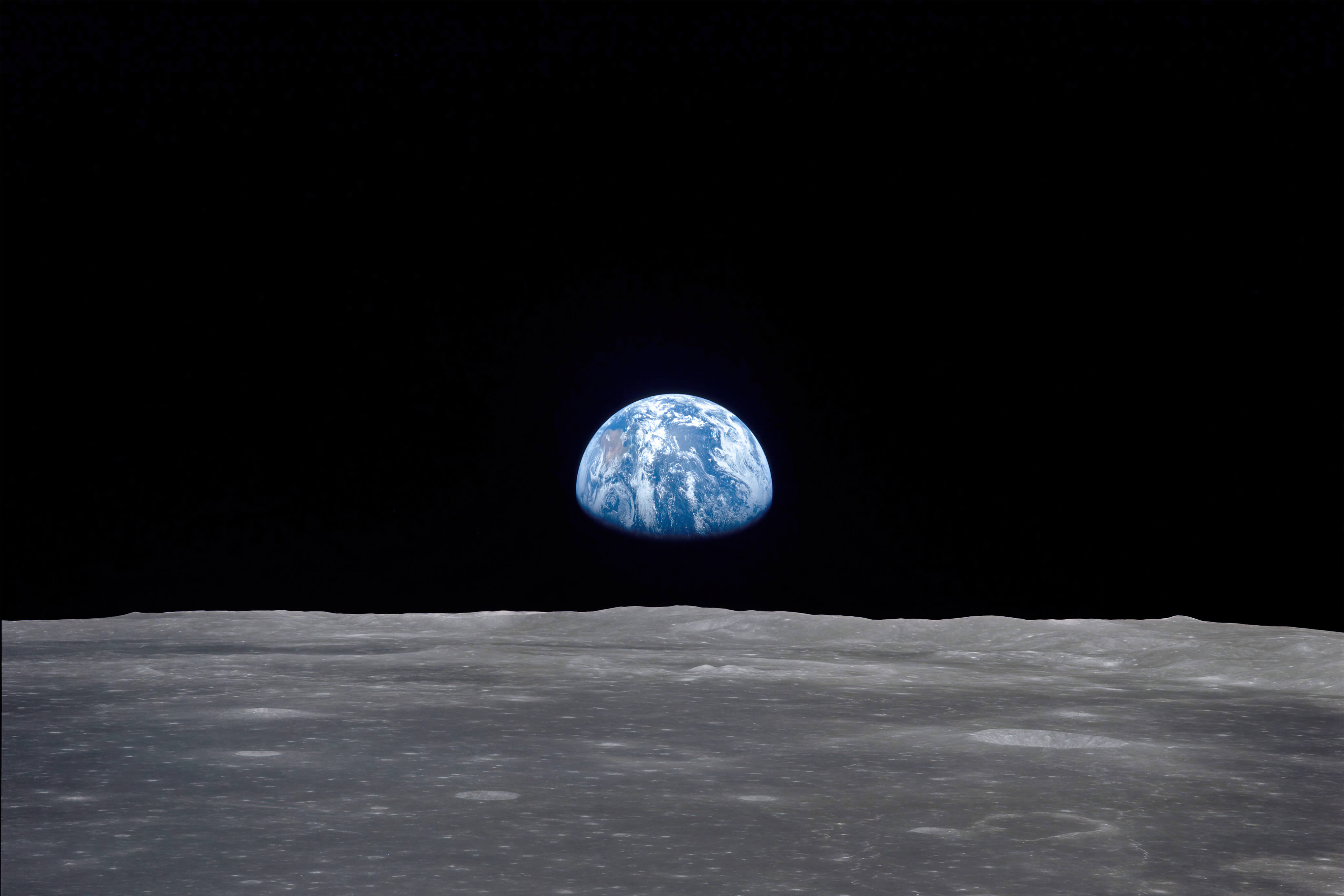 Нападение на лунный участок. Фотографии земли с Луны. Поверхность Луны. Луна фото с Луны. Луна близко к земле.